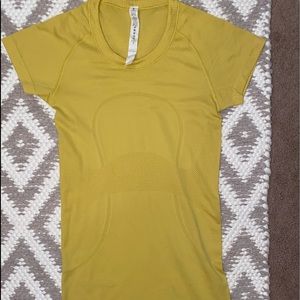 Lululemon Swiftly Tech shirt size 4